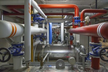 تاسیسات و تجهیزات